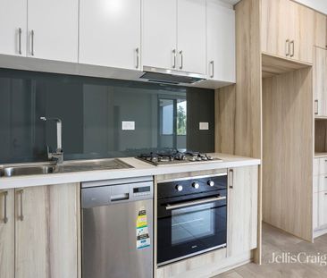 One-Bedroom Apartment - Photo 3