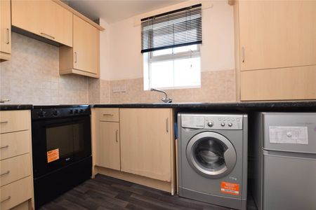 32, Meadow Side Road, East Ardsley, Wakefield, West Yorkshire, WF3 2LZ - Photo 5