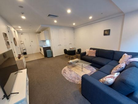 Two bedroom apartment in Newmarket - Photo 3