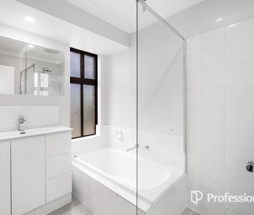 Beautifully Renovated Family Home in Peaceful Cul-de-Sac - Photo 3