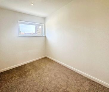 4 bedroom semi-detached house to rent - Photo 3