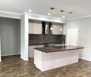 Live in Comfort: Spacious 4-Bedroom Home with Prime Location!! - Photo 6