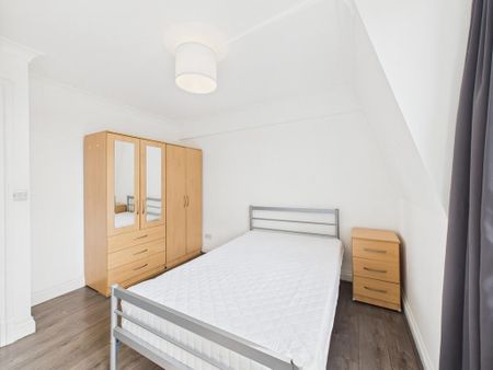 4 bedroom apartment to rent - Photo 4