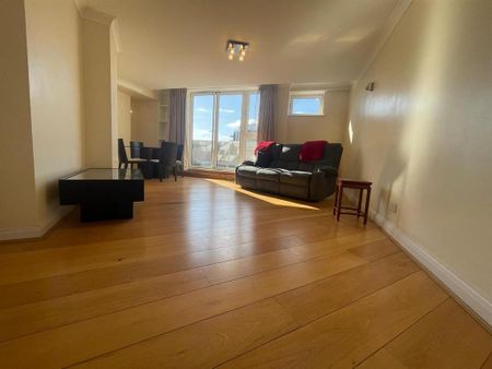 2 bedroom flat to rent - Photo 2