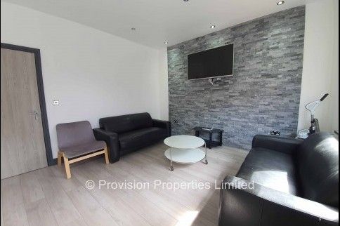 4 Bedroom House Central Hyde Park - Photo 1