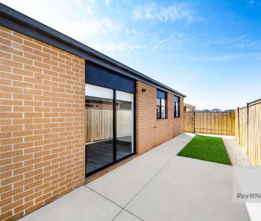 Spacious 4-Bedroom Family Home with Modern Comforts - Photo 1