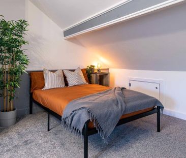 Room 6 - Photo 1