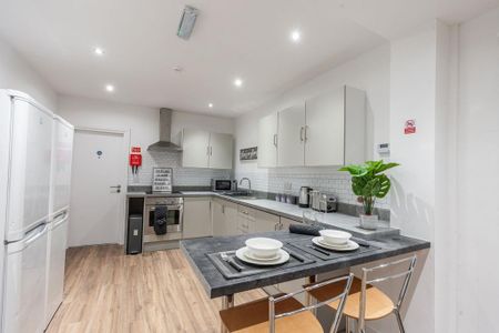 1 bedroom in a house share to rent - Photo 3