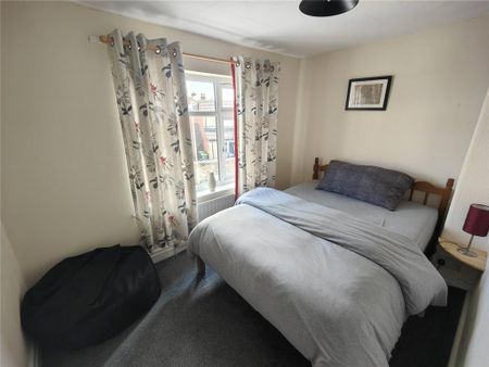 2 bedroom end of terrace house to rent - Photo 5