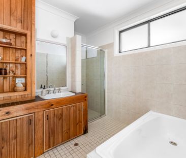 An Abundance Of Natural Light & Space - Photo 2