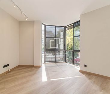 Spacious Renovated 5-Bedroom Apartment with Parking in Eixample Lef... - Photo 4