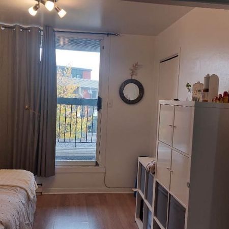 Cession de bail appart 1 chambre à coucher et 1 salle de bain - Photo 3