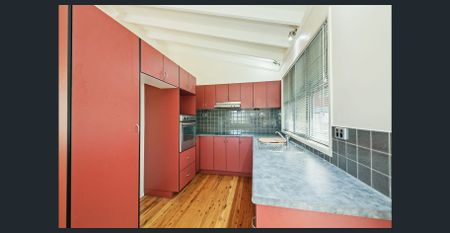 Spacious 3 Bedroom Home with Double Garage in Ferny Hills - Photo 5