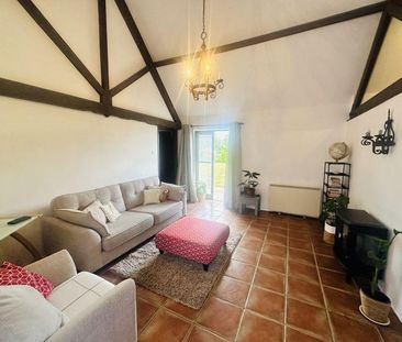 2 bedroom barn conversion to rent - Photo 6