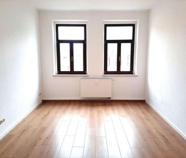 *In Renovierung* Tolle 2-Raum-Wohnung mit moderner Einbauküche! - Photo 3