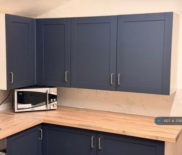 3 bedroom maisonette to rent - Photo 2