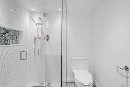 For Lease - 5 Aberdeen Avenue, Toronto, Ontario - Photo 5