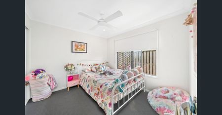 FANTASTIC FAMILY HOME WITH 2 LIVING! - Photo 5