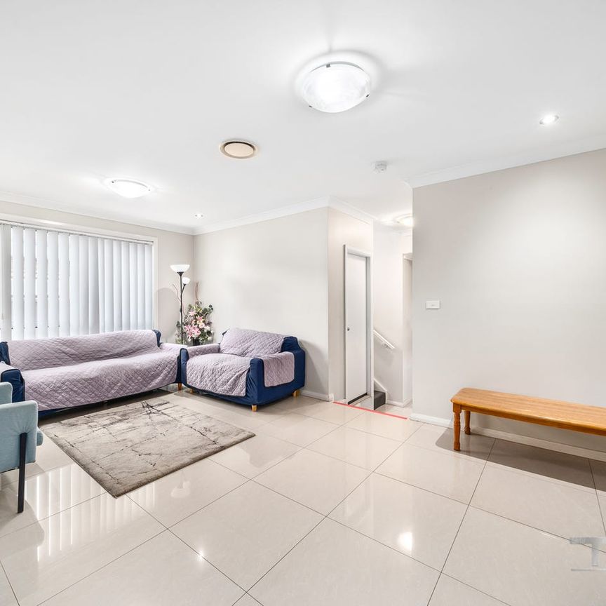 MODERN LIVING! - Photo 1