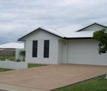 Spacious Family Home with Pool - Photo 1