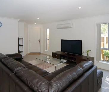 Double garaged 3 bedroom townhouse in Central Calamvale area - Photo 1