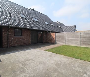 WONING MET VIER SLAAPKAMERS, GARAGE EN TUIN IN RUSTIGE WOONWIJK IN ... - Foto 2