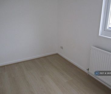 3 bedroom end of terrace house to rent - Photo 5