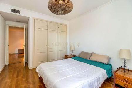 Av Fontes Pereira de Melo, Arroios, Lisbon 1050-250 - Photo 3