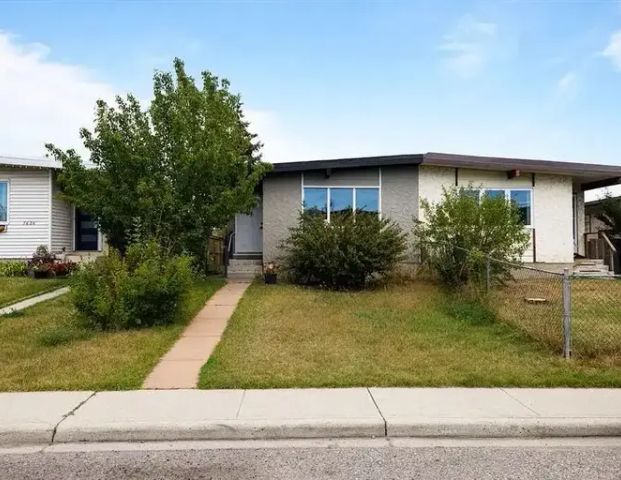 3 Bedroom Bungalow in Bowness | North - 3624 67 Street Northwest, Calgary - Photo 1