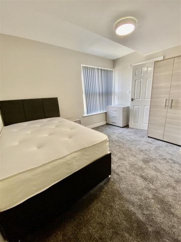 5 bedroom private hall to rent - Photo 2