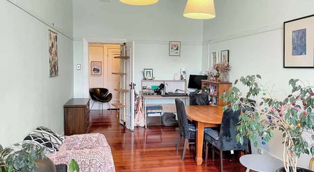 Spacious & Stylish 1-Bedroom Apartment at the Entrance to Aro Valley - Photo 2