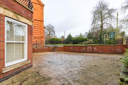 To Let 2 Bed Apartment - Photo 3