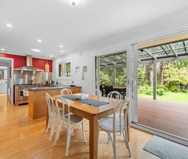 Charming Country Retreat in the Heart of Red Hill- Fully Furnished - Photo 1
