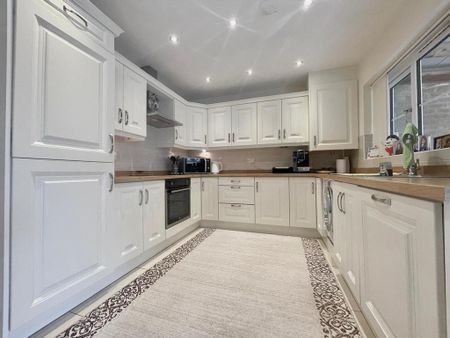 3 bedroom semi-detached house to rent - Photo 3