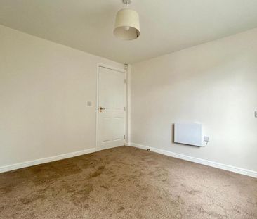 2 bedroom Flat To Let - Photo 3