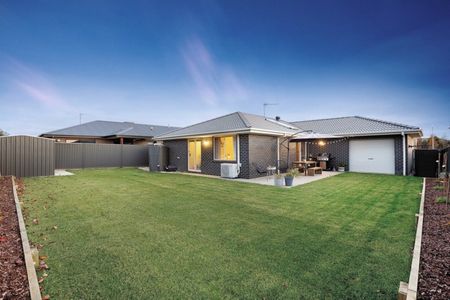 Family Home In Great Location With All The Comforts - Photo 3