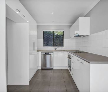Spacious hidden Gem - Photo 2
