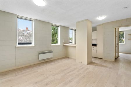 DELIGHTFUL APARTMENT IN FABULOUS LOCATION - Photo 2