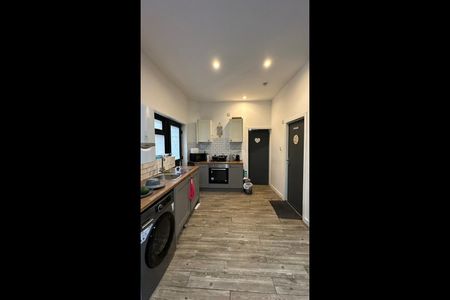 4 Bed Terraced House, Berkeley Avenue, M14 - Photo 5