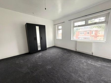 Prince Edward Avenue, Denton, Manchester, M34 6AS - Photo 2