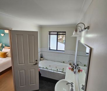 Scarborough - Photo 2