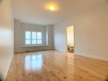 For Lease - 43 Causland Lane, Richmond Hill, Ontario - Photo 2