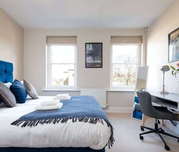 A superb first floor two bedroom apartment in a prime central location over looking Parkers Piece. - Photo 3