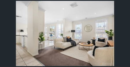 GREAT SIZED HOME | IDEAL LOCATION | STYLE AND COMFORT - Photo 3