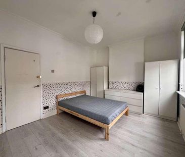 Welbeck Road, London, E6 - Photo 5