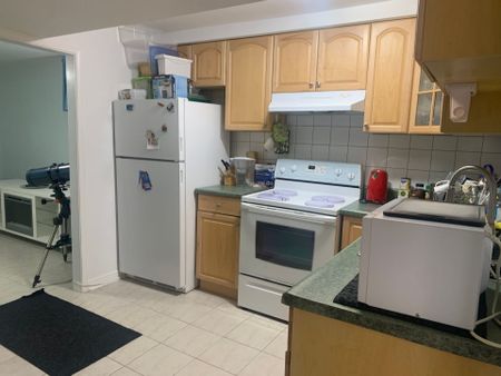 For Lease - 120 Hullmar Drive, Toronto, Ontario - Photo 3