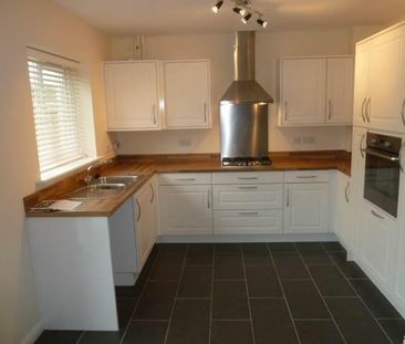 3 bedroom semi-detached house to rent - Photo 3