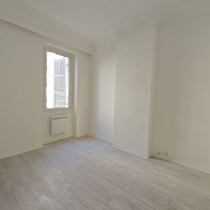 Appartement 2 pièces 38m2 MARSEILLE 8EME 650 euros - Photo 2