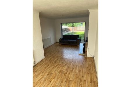 4 bedroom semi-detached house to rent - Photo 2