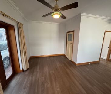 Spacious 4-Bedroom Character Bungalow in Prime Coastal Location - Photo 1